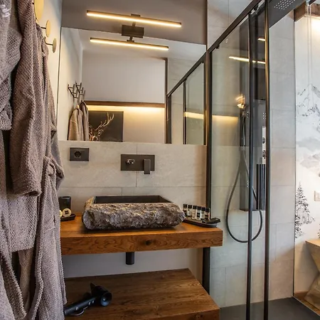 Whispering Pines Apartment *